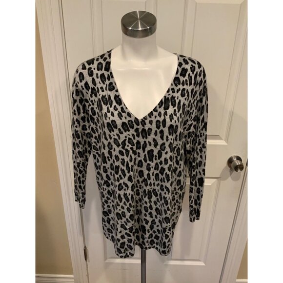 Joie Gray Thin Knit Leopard Print V-Neck Sweater, Size S - Picture 1 of 6